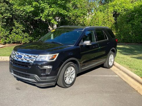 Used 2019 Ford Explorer XLT w/ Equipment Group 201A FWD image 3