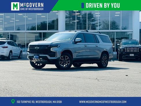 Used 2024 Chevrolet Suburban Z71 w/ Luxury Package AWD/4WD image 1