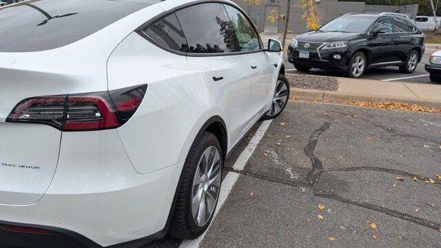 Used 2020 Tesla Model Y Long Range AWD/4WD image 3