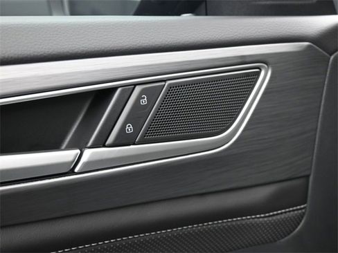 New 2026 Volkswagen Atlas Cross Sport SE image 21