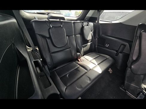 Used 2024 Ford Explorer Limited AWD/4WD image 6