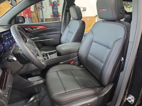 Used 2025 Chevrolet Traverse Z71 w/ Driver Confidence Package AWD/4WD image 17