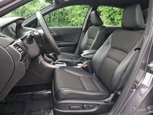 Used 2016 Honda Accord Sport image 13