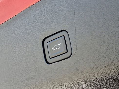 Used 2023 Chevrolet Traverse RS FWD image 27