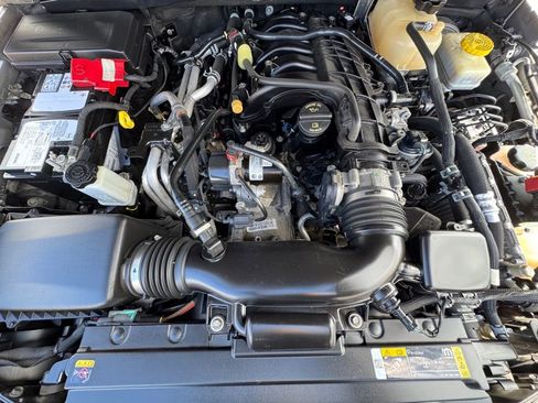 Used 2022 Jeep Wrangler Unlimited Rubicon w/ Cold Weather Group AWD/4WD image 32