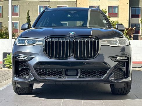 Used 2022 BMW X7 M50i image 8