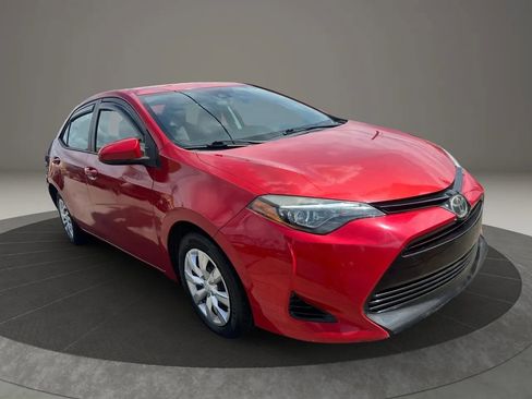 Used 2018 Toyota Corolla LE FWD image 3
