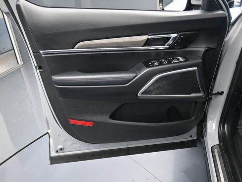 Used 2022 Kia Telluride SX w/ SX Prestige Package image 13