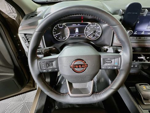 Used 2025 Nissan Rogue SV AWD/4WD image 10