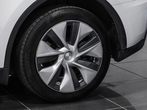 Used 2023 Tesla Model Y Long Range AWD/4WD image 55