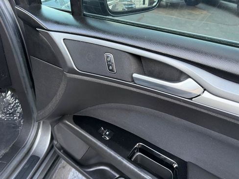 Used 2016 Ford Fusion SE FWD image 17