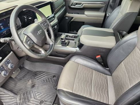Used 2024 Chevrolet Silverado 1500 ZR2 w/ Technology Package AWD/4WD image 4