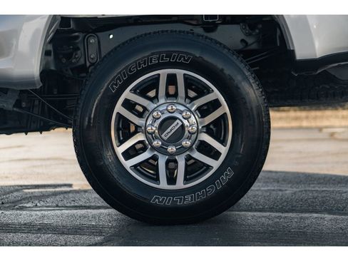 Used 2019 Ford F250 Lariat w/ Lariat Value Package image 5