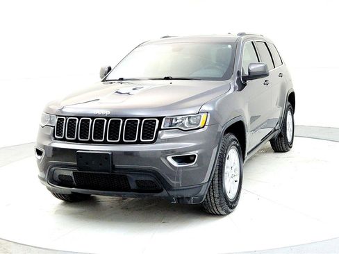 Used 2020 Jeep Grand Cherokee Laredo image 2