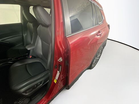 Used 2023 Toyota Corolla Cross XLE w/ Convenience Package FWD image 12