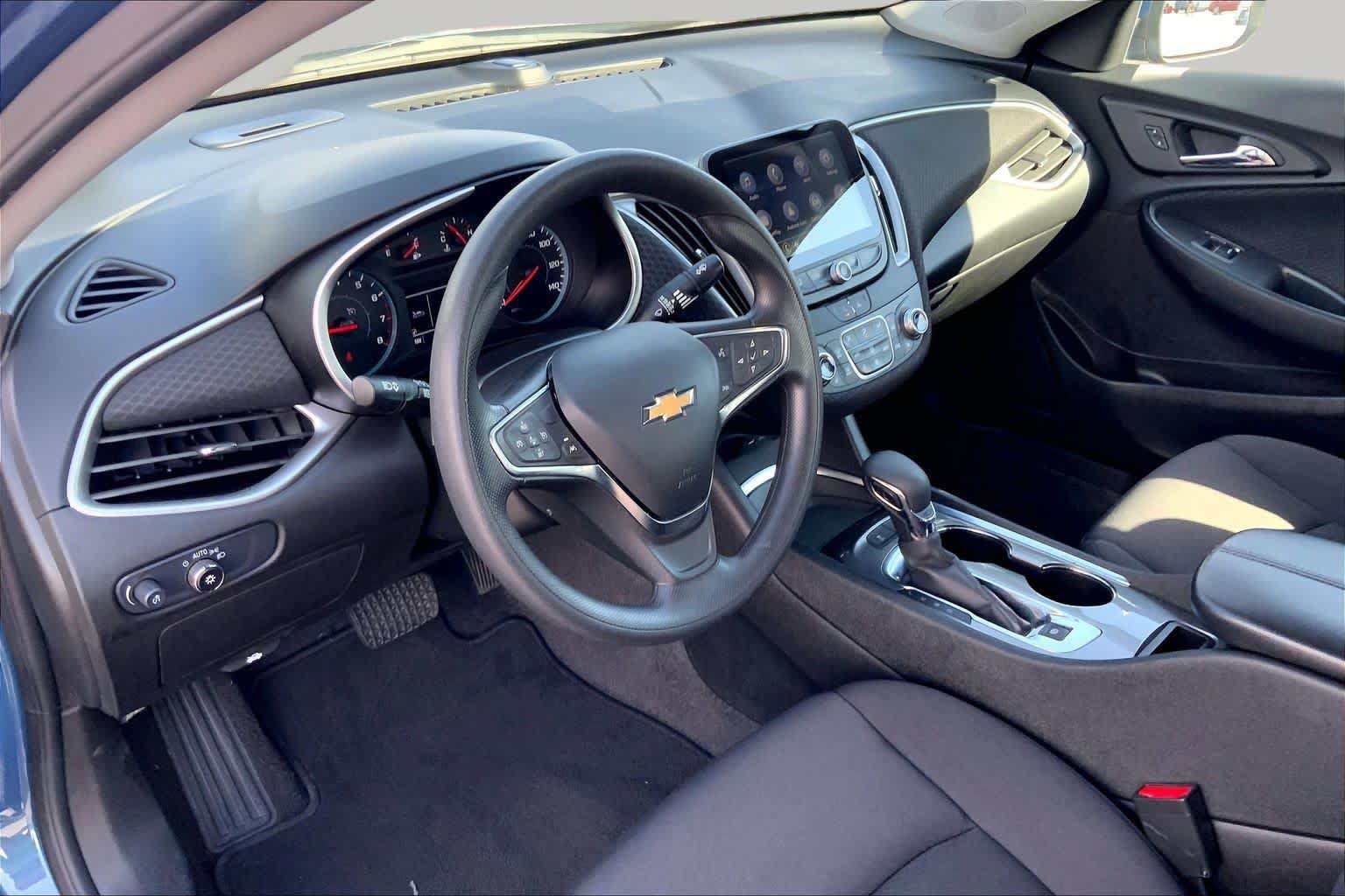 Used 2025 Chevrolet Malibu LT FWD image 18