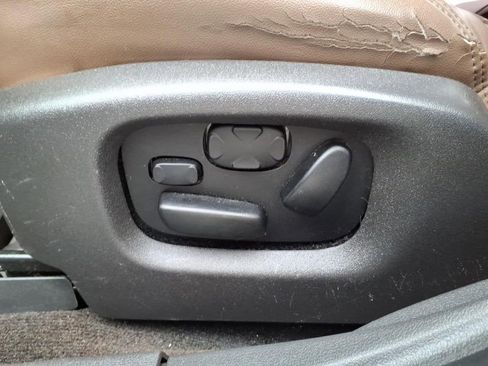 Used 2013 Lincoln MKS image 23