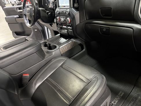 Used 2022 GMC Sierra 3500 Denali w/ Denali Ultimate Package AWD/4WD image 31