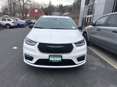 New 2026 Chrysler Pacifica Select image 2