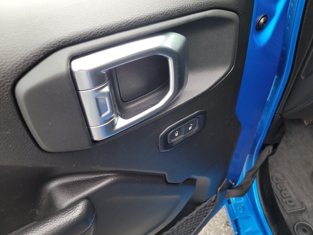 Used 2025 Jeep Gladiator Sport AWD/4WD image 16