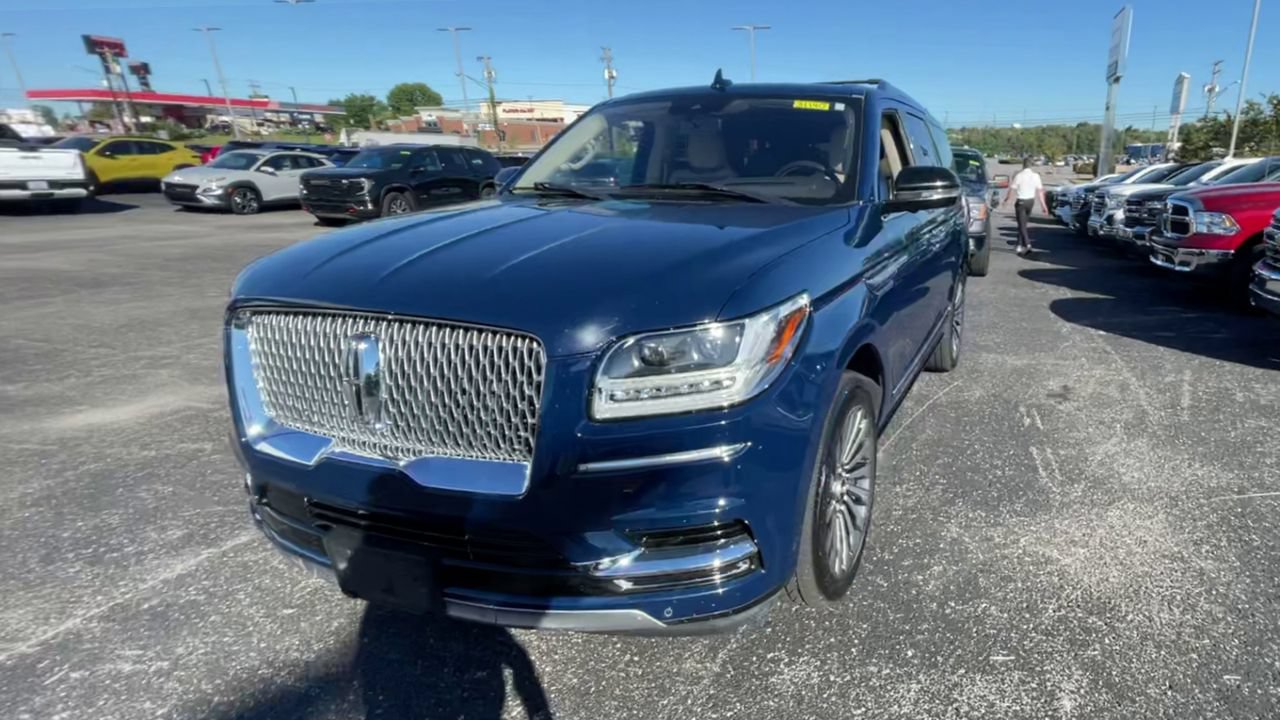 Used 2018 Lincoln Navigator Reserve w/ Technology Package AWD/4WD image 4