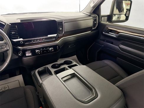 Used 2024 GMC Sierra 2500 SLE image 21