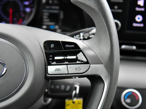 Used 2023 Hyundai Elantra SE image 24