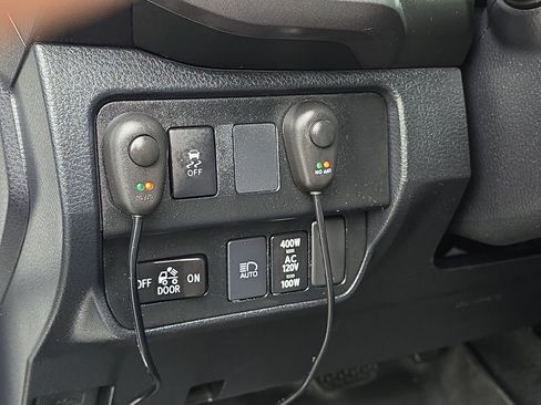 Used 2021 Toyota Tacoma TRD Off-Road w/ Technology Package AWD/4WD image 23