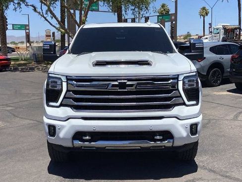 Used 2025 Chevrolet Silverado 2500 High Country w/ Technology Package AWD/4WD image 3