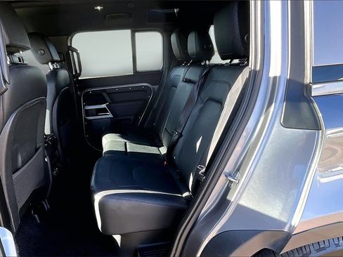 Used 2024 Land Rover Defender 110 S image 26
