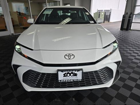 Used 2025 Toyota Camry SE image 8