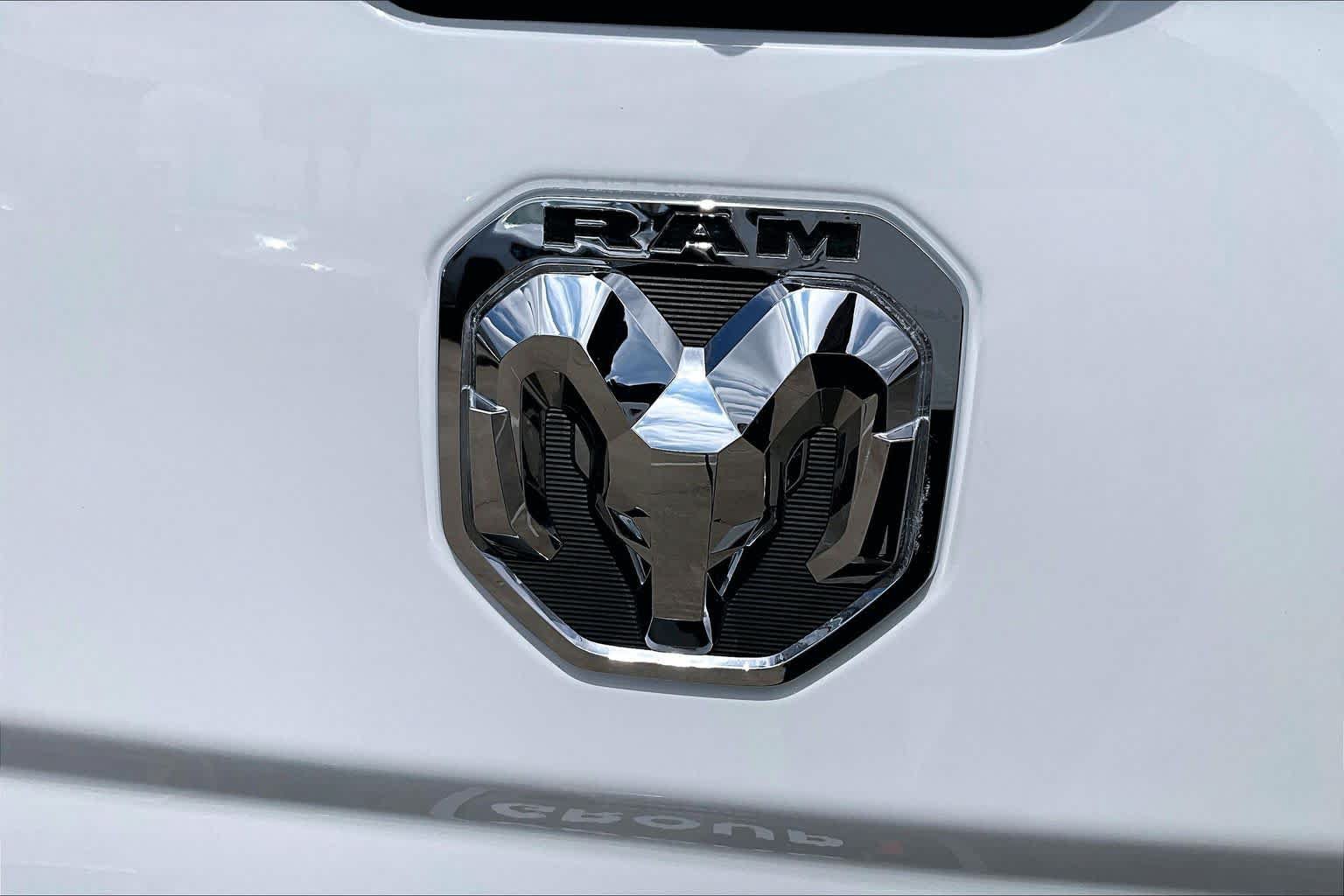 Used 2022 RAM 2500 Tradesman w/ Chrome Appearance Group AWD/4WD image 31