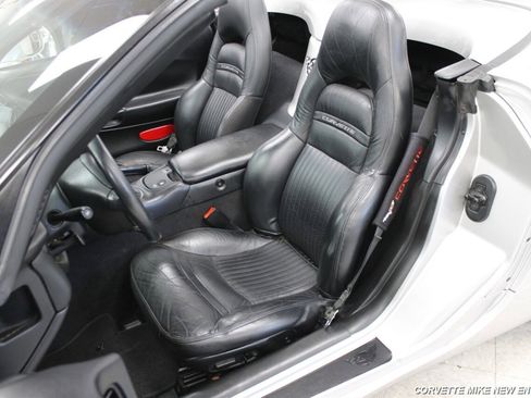 Used 2004 Chevrolet Corvette w/ Preferred Equipment Group image 34