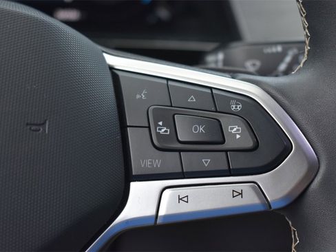 Used 2024 Volkswagen Atlas Cross Sport SE image 30