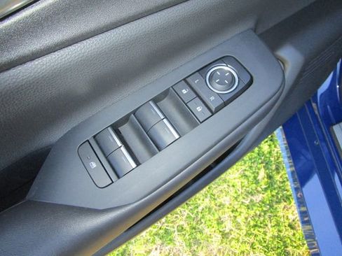 Used 2026 Toyota Prius Plug-In Hybrid FWD image 17