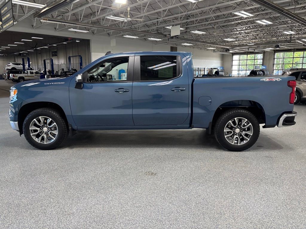 Used 2024 Chevrolet Silverado 1500 LT AWD/4WD image 4