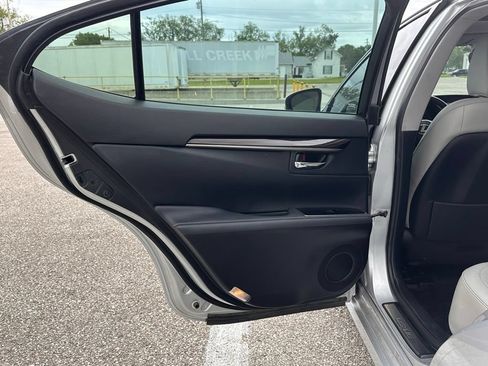Used 2018 Lexus ES 350 w/ Navigation System Package FWD image 18