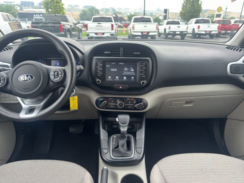Used 2020 Kia Soul S FWD image 9