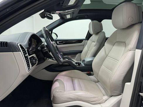 Used 2019 Porsche Cayenne AWD/4WD image 12