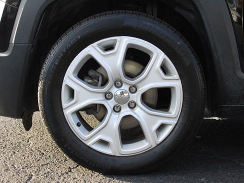 Used 2018 Jeep Renegade Limited image 14