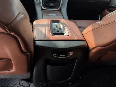 Used 2017 Cadillac Escalade ESV Premium Luxury image 10