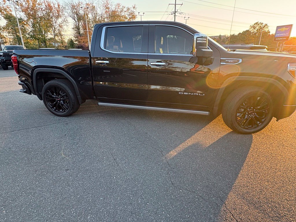 Used 2021 GMC Sierra 1500 Denali w/ Denali Carbonpro Edition AWD/4WD image 3