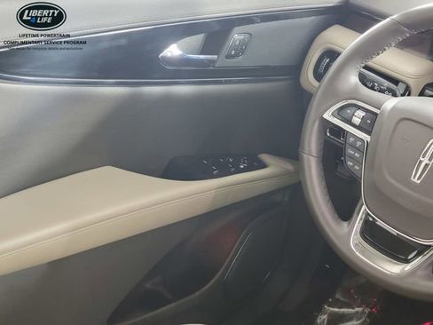 Used 2022 Lincoln Nautilus Reserve AWD/4WD image 31