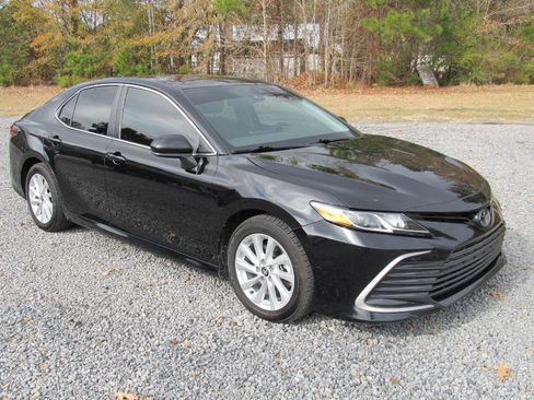 Used 2023 Toyota Camry LE image 8