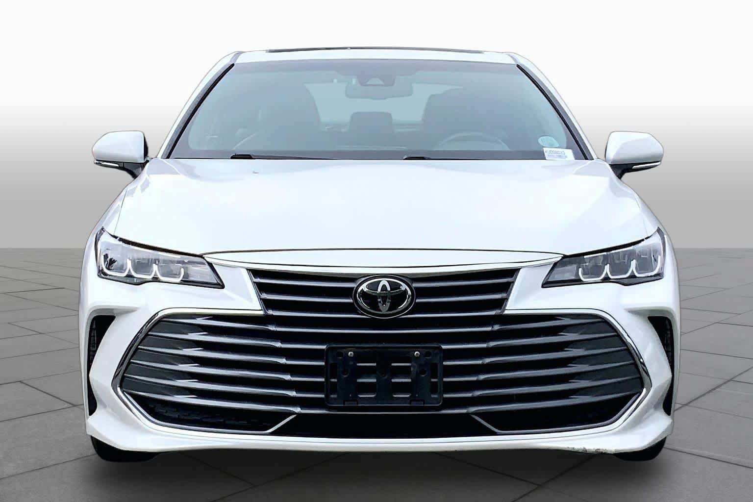 Used 2019 Toyota Avalon XLE w/ Moonroof Package FWD image 4