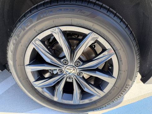 Certified 2024 Volkswagen Tiguan SE image 32