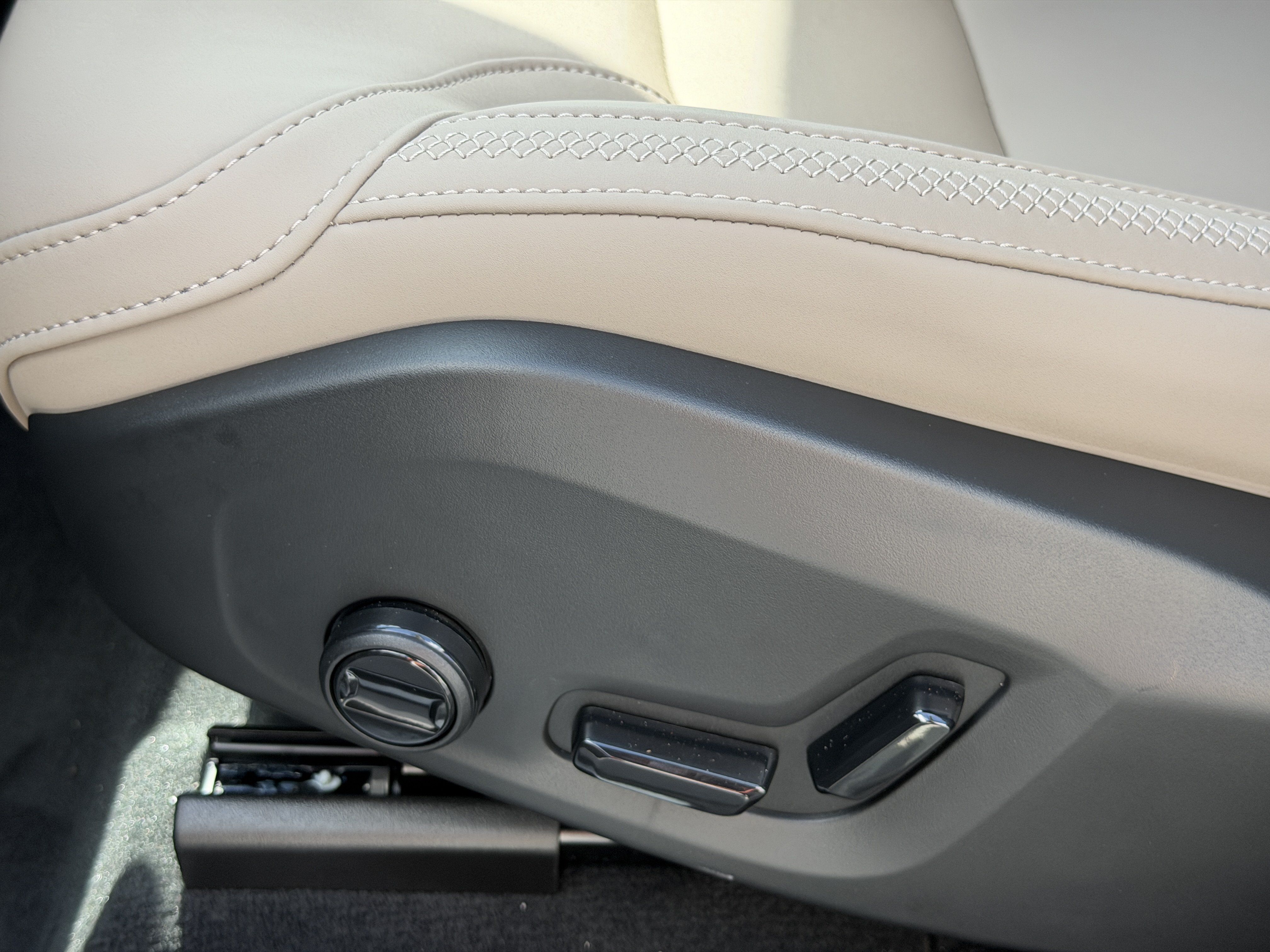 New 2027 Volvo XC60 B5 Plus AWD/4WD image 19