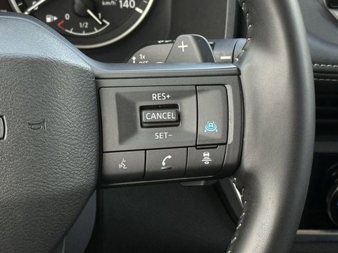 Used 2025 Nissan Rogue SV image 12