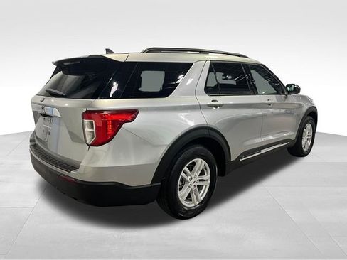 Used 2024 Ford Explorer XLT RWD image 7