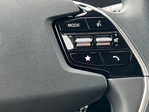 Used 2025 Kia Niro LX image 26